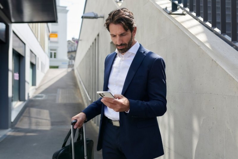men_suitcase.jpg