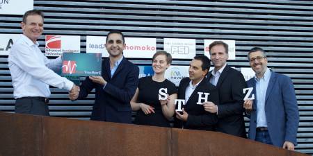 Mostafa Shalaby (zweiter von links) und sein Team haben mit dem Unternehmen Swiss Terahertz grosse Pläne. Mit auf dem Bild ist Benno Rechsteiner (ganz links), CEO von Park Innovare, wo das Startup fix stationiert ist.